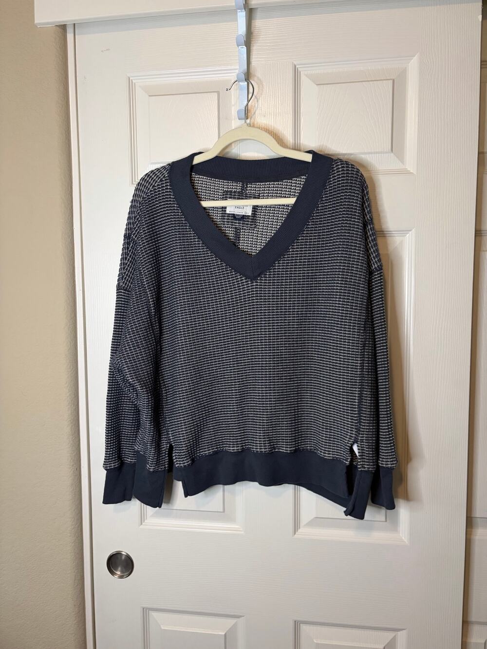 Women’s American Eagle Oversized Crop Navy V Neck Sweater XS